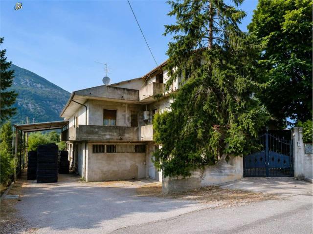 Appartamento in vendita di 167 m² in Via Regia, 17