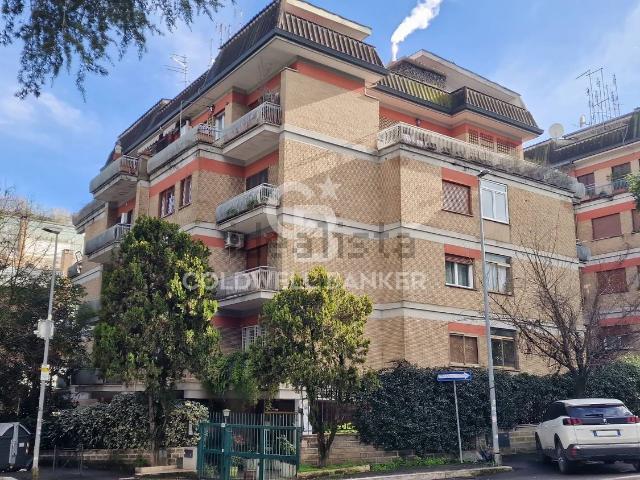 Appartamento in vendita di 167 m² in Viale Cortina d&apos Ampezzo
