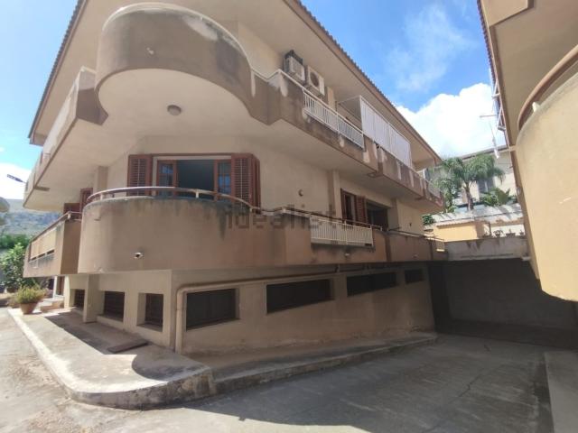Appartamento in vendita di 167 m² in Viale delle Alpi, 8