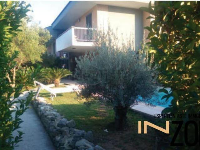 Appartamento in vendita di 168 m² in Via Collina, 18
