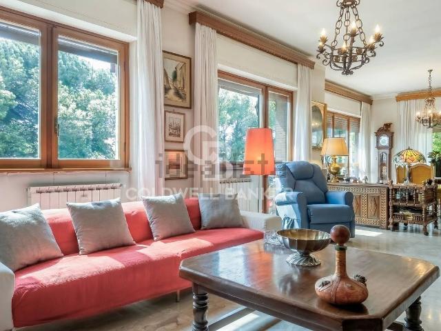 Appartamento in vendita di 168 m² in Via Cavriglia