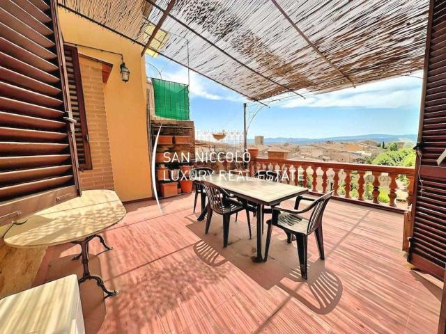 Appartamento in vendita di 168 m² in Via Capassi