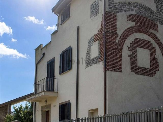 Appartamento in vendita di 168 m² in Via Generale Carlo Alberto Dalla Chiesa