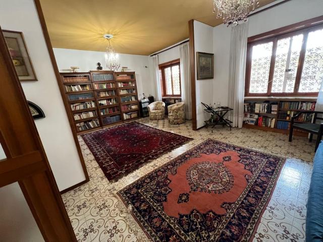 Appartamento in vendita di 168 m² in Via Giuseppe Orsi
