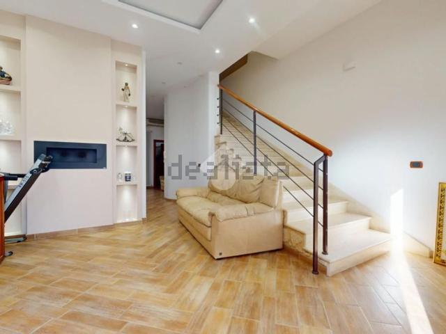 Appartamento in vendita di 168 m² in Via Giosuè Carducci