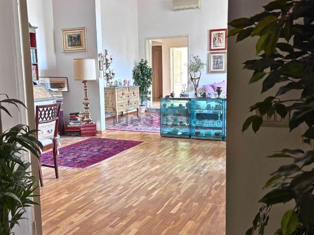 Appartamento in vendita di 168 m² in Via Giraldi, 10