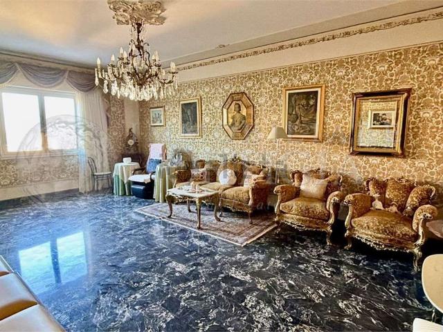 Appartamento in vendita di 168 m² in Via Grottasanta