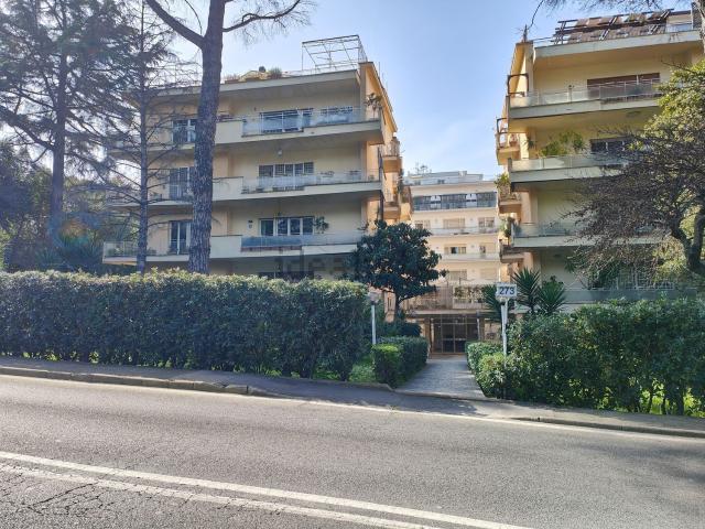 Appartamento in vendita di 168 m² in Via della Camilluccia, 273