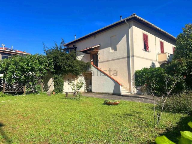 Appartamento in vendita di 168 m² in Via delle Pescine, 72