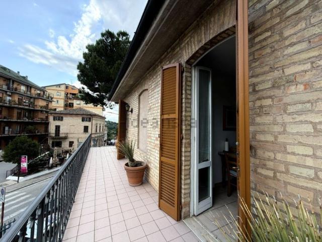 Appartamento in vendita di 168 m² in Via Due Fonti, 1