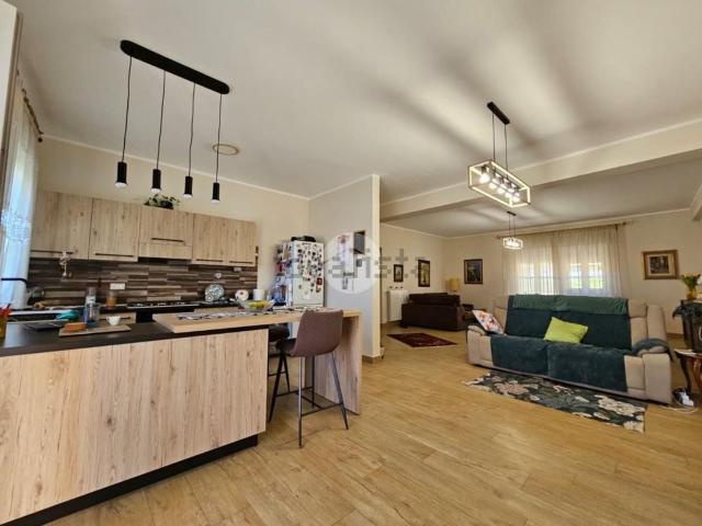 Appartamento in vendita di 168 m² in Via Ester Mazzoleni, 14
