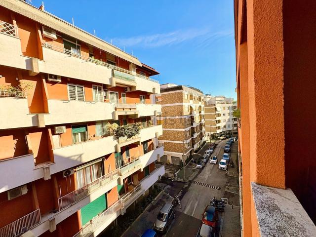Appartamento in vendita di 168 m² in Via Francesco Ferrara