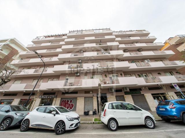 Appartamento in vendita di 168 m² in Via Italica