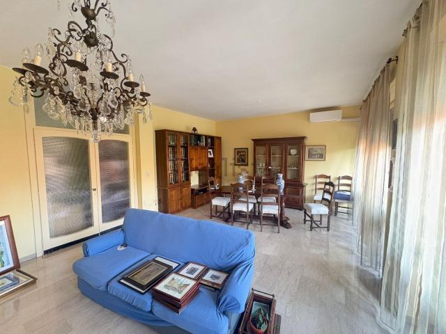 Appartamento in vendita di 168 m² in Via Pier Candido Decembrio, 20