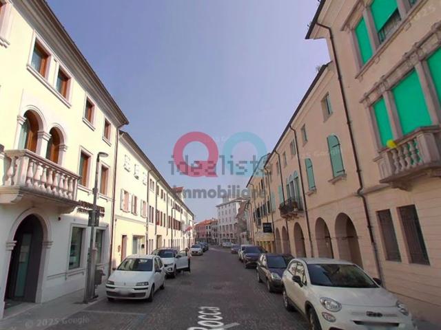 Appartamento in vendita di 168 m² in Via Rocca, 5