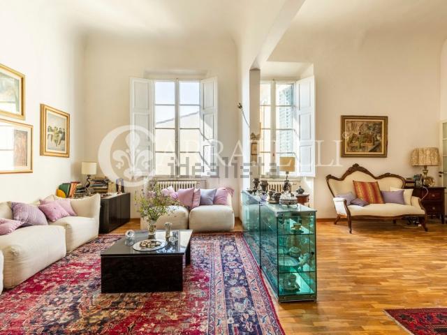 Appartamento in vendita di 168 m² in Piazza dei pazzi, 8