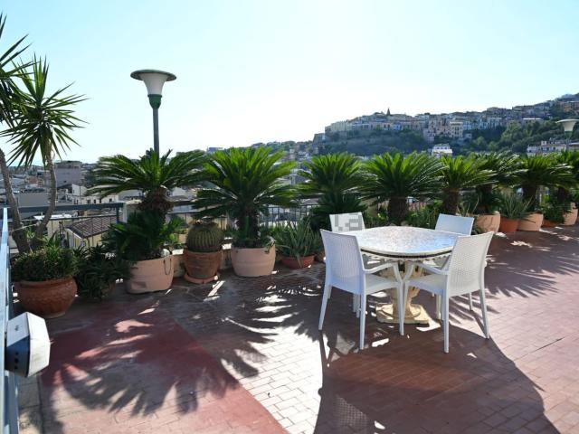 Appartamento in vendita di 169 m² in Via Caravaggio, 11