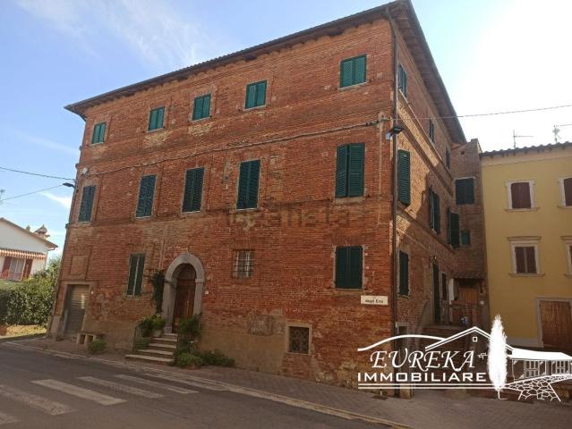 Appartamento in vendita di 169 m² in Via Bassa