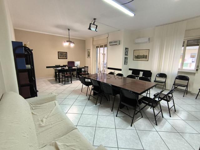 Appartamento in vendita di 169 m² in Via Giacomo Leopardi, 141