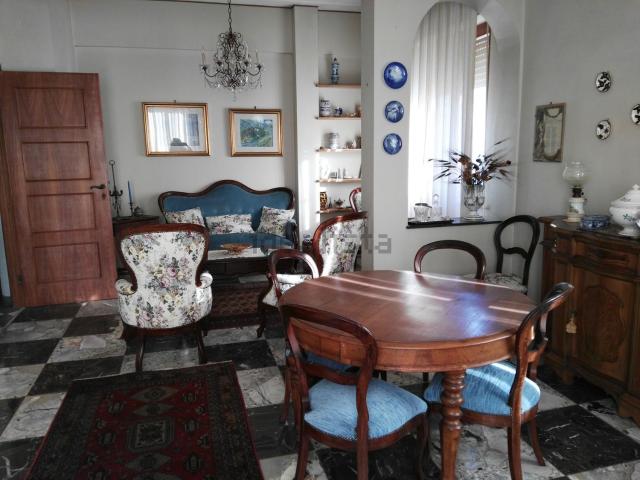 Appartamento in vendita di 169 m² in Via II Giugno, 9