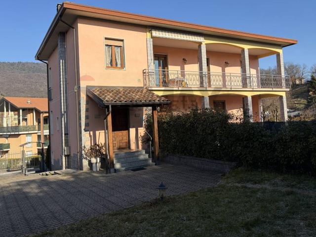 Appartamento in vendita di 169 m² in Via Salvo d&apos Acquisto, 2
