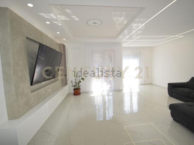 Appartamento in vendita di 169 m² in Via Senese, 173