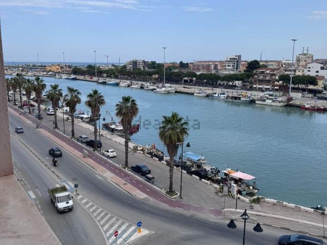 Appartamento in vendita di 169 m² in Via R. Paolucci