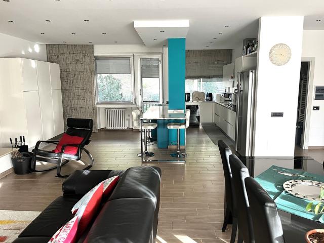 Appartamento in vendita di 169 m² in Via Zena Mancini