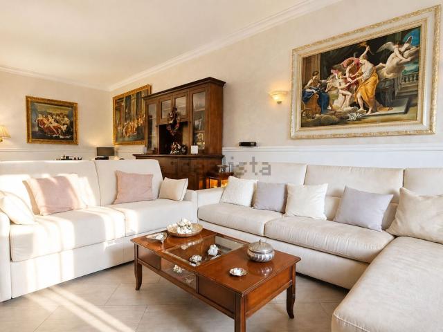 Appartamento in vendita di 170 m² in Via Corrado del Greco