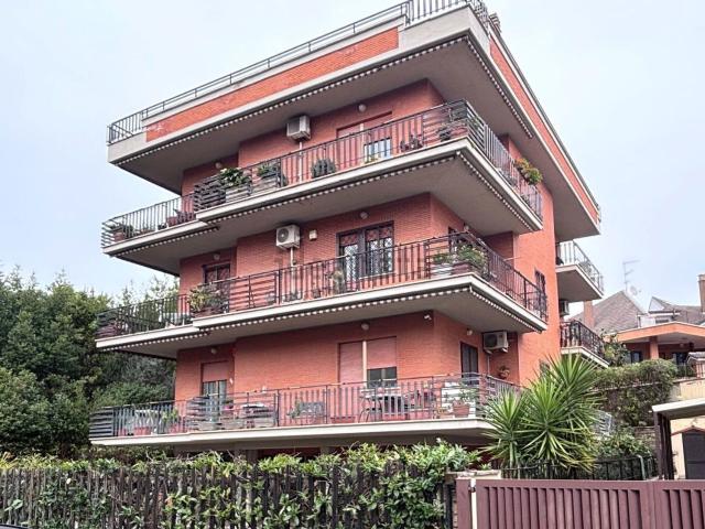 Appartamento in vendita di 170 m² in Via Costantiniana