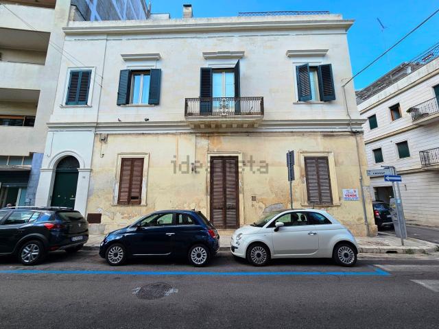 Appartamento in vendita di 170 m² in Via Cavour, 19