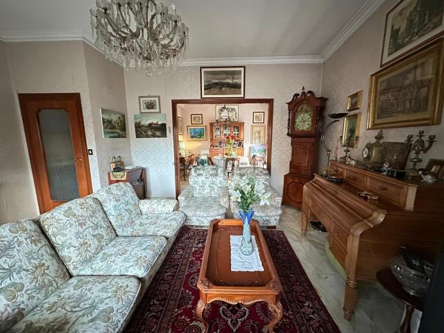 Appartamento in vendita di 170 m² in Via Carlo Lorenzini, 64