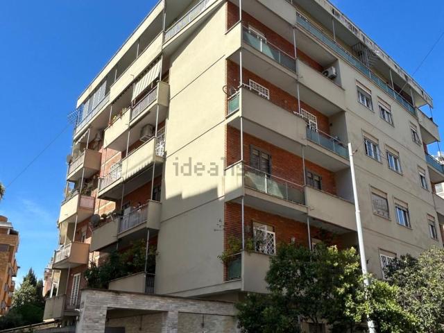 Appartamento in vendita di 170 m² in Via Crati, 15