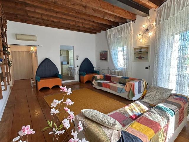 Appartamento in vendita di 170 m² in Via Andrea Costa, 69