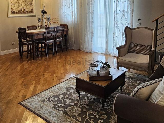 Appartamento in vendita di 170 m² in Via Adriano Zarini