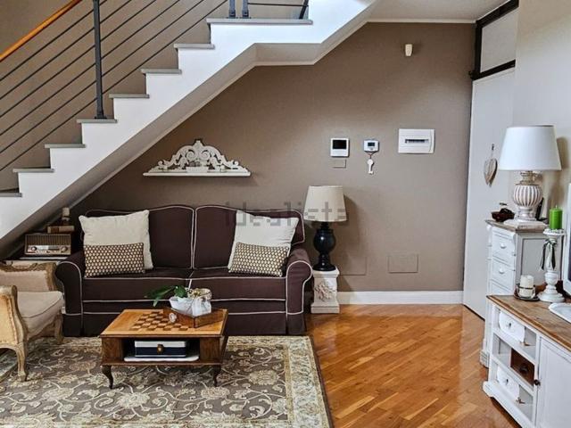 Appartamento in vendita di 170 m² in Via Adriano Zarini