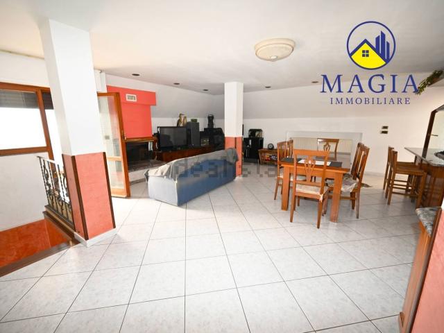 Appartamento in vendita di 170 m² in Via Aldo Moro, 5