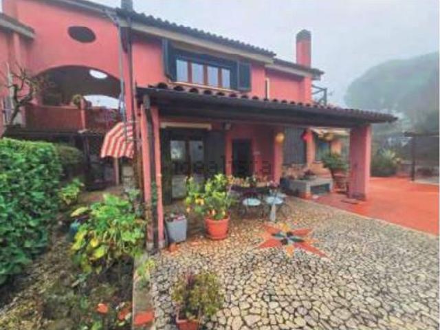 Appartamento in vendita di 170 m² in Via Arturo Toscanini, 105