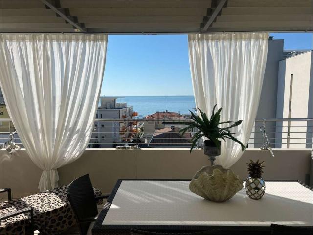 Appartamento in vendita di 170 m² in Via Bafile, 155