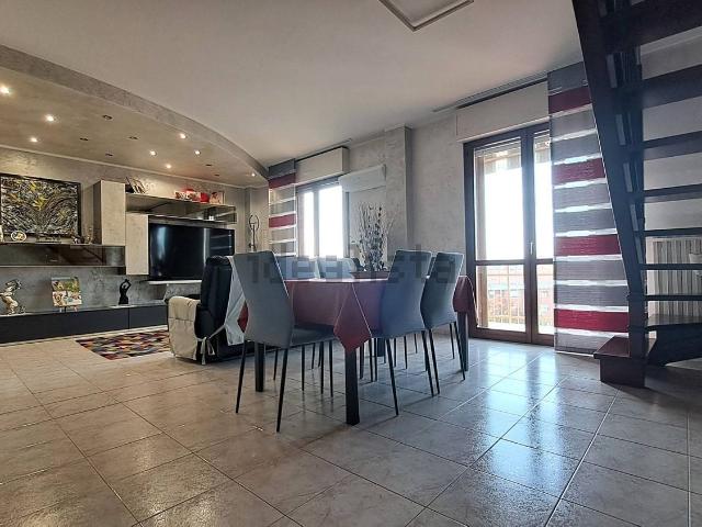 Appartamento in vendita di 170 m² in Via Beppe Fenoglio, 4