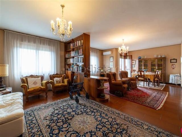 Appartamento in vendita di 170 m² in Via G. Gallina