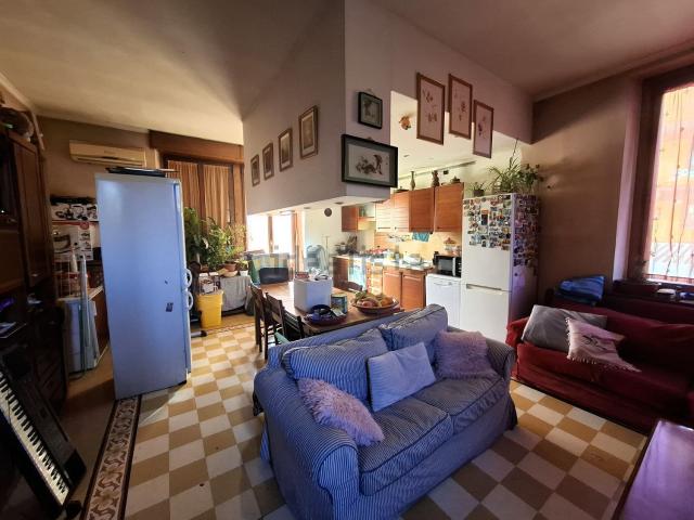 Appartamento in vendita di 170 m² in Via Gerolamo Borgazzi, 105