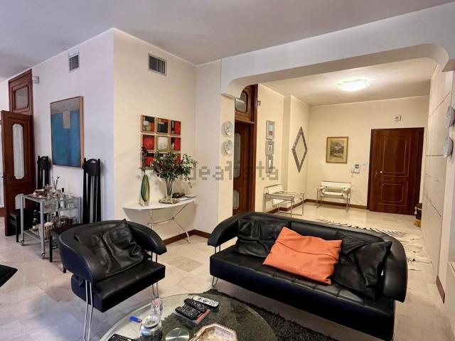 Appartamento in vendita di 170 m² in Via Giuseppe Campori