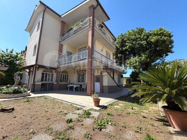 Appartamento in vendita di 170 m² in Via Giuseppe Botti