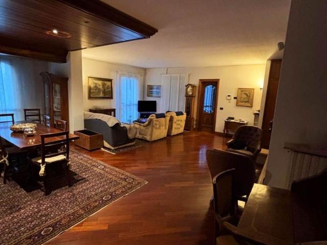 Appartamento in vendita di 170 m² in Via Giacomo Quarenghi