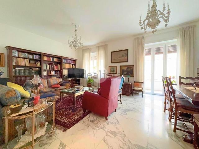 Appartamento in vendita di 170 m² in Via Giacinto Carini