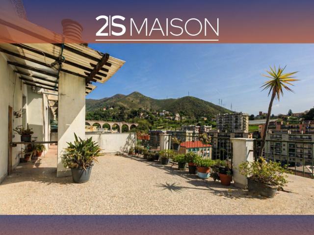 Appartamento in vendita di 170 m² in Via Giovanni Arrivabene