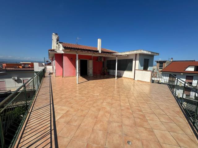 Appartamento in vendita di 170 m² in Via Dott. Coppolino, 45