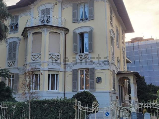 Appartamento in vendita di 170 m² in Via Dante Alighieri, 8