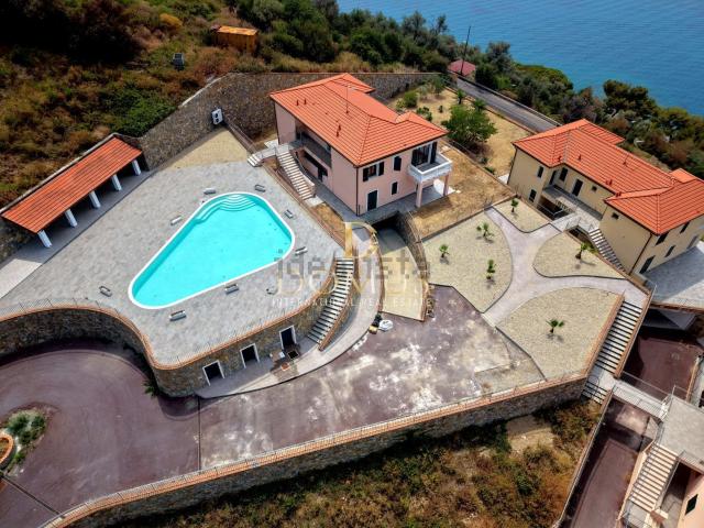 Appartamento in vendita di 170 m² in Via degli Anemoni